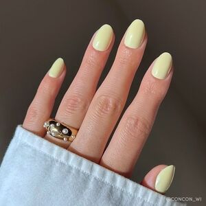 Extra Pastel Yellow Press-On Nails